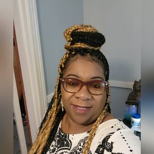 Meet your Posher, Felicia